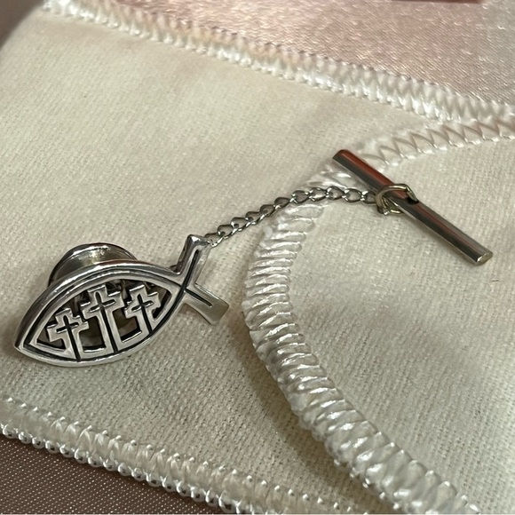 Retired James Avery 3 Crosses Of Calvary Ichthus Fish Tie Tack Lapel Pin - Picture 2 of 9